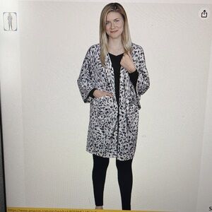 Lightweight Open-Front Animal Print Cardigan Shrug - Black & Cream